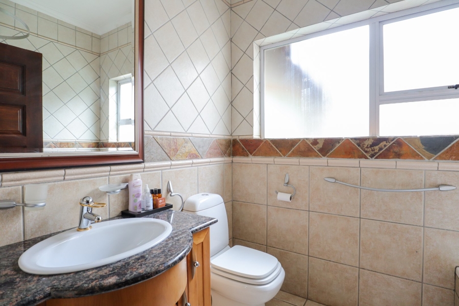 6 Bedroom Property for Sale in Glenvista Gauteng
