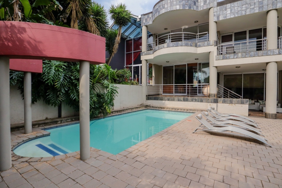 6 Bedroom Property for Sale in Glenvista Gauteng