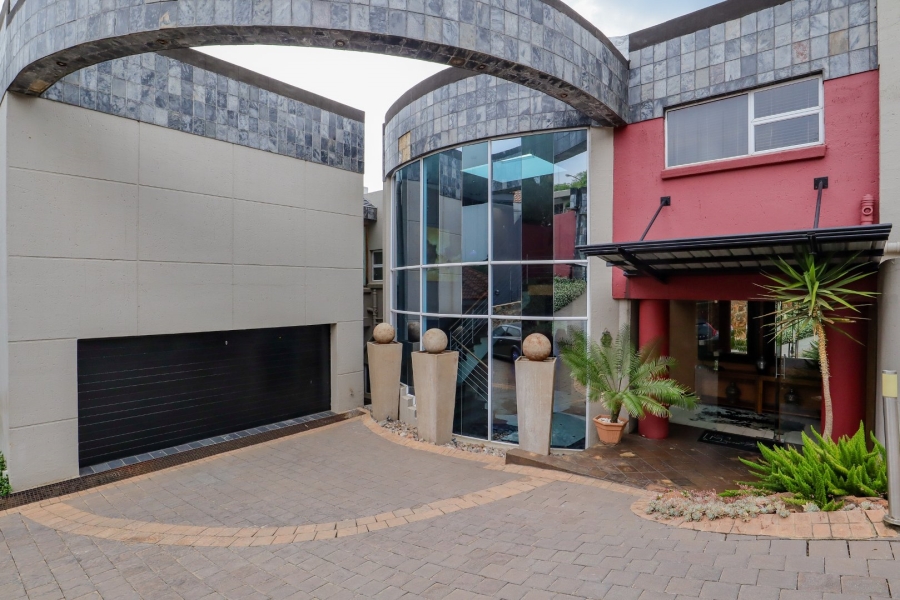 6 Bedroom Property for Sale in Glenvista Gauteng
