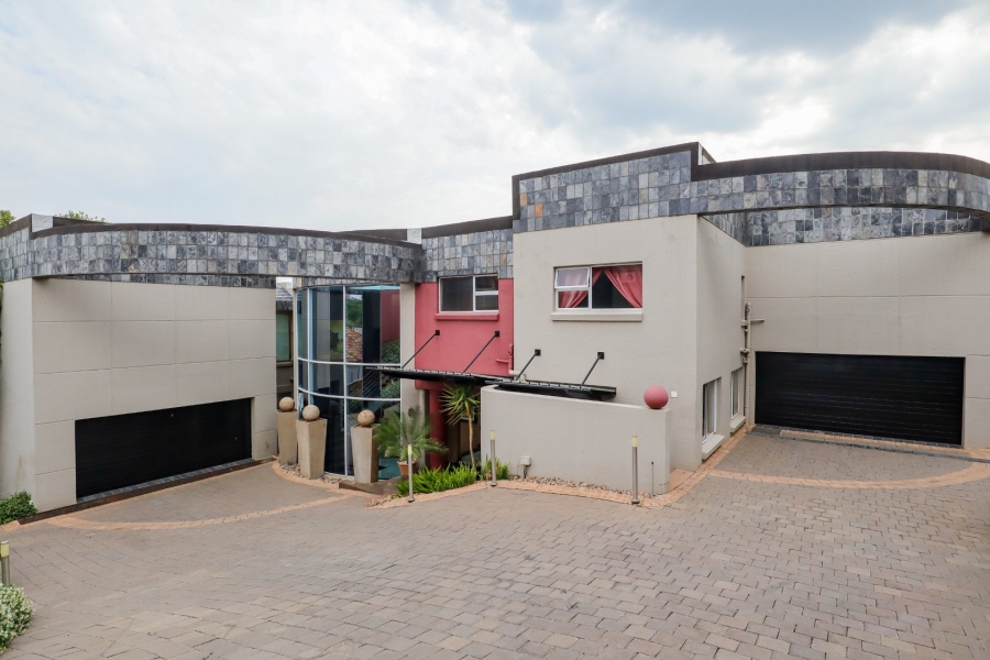 6 Bedroom Property for Sale in Glenvista Gauteng