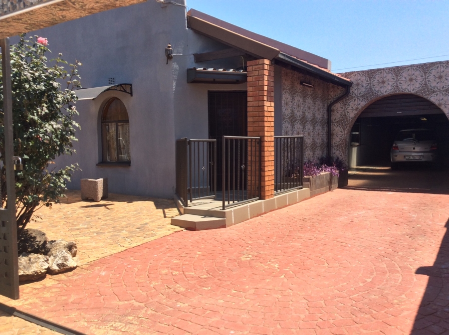 3 Bedroom Property for Sale in Lenasia Ext 13 Gauteng