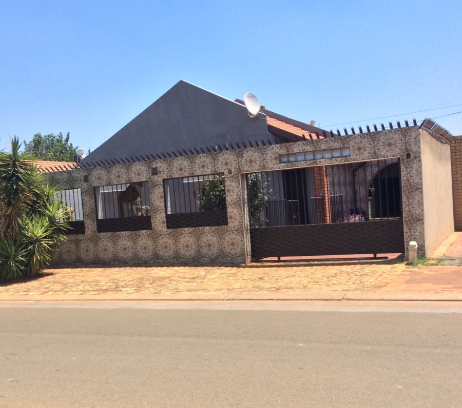 3 Bedroom Property for Sale in Lenasia Ext 13 Gauteng