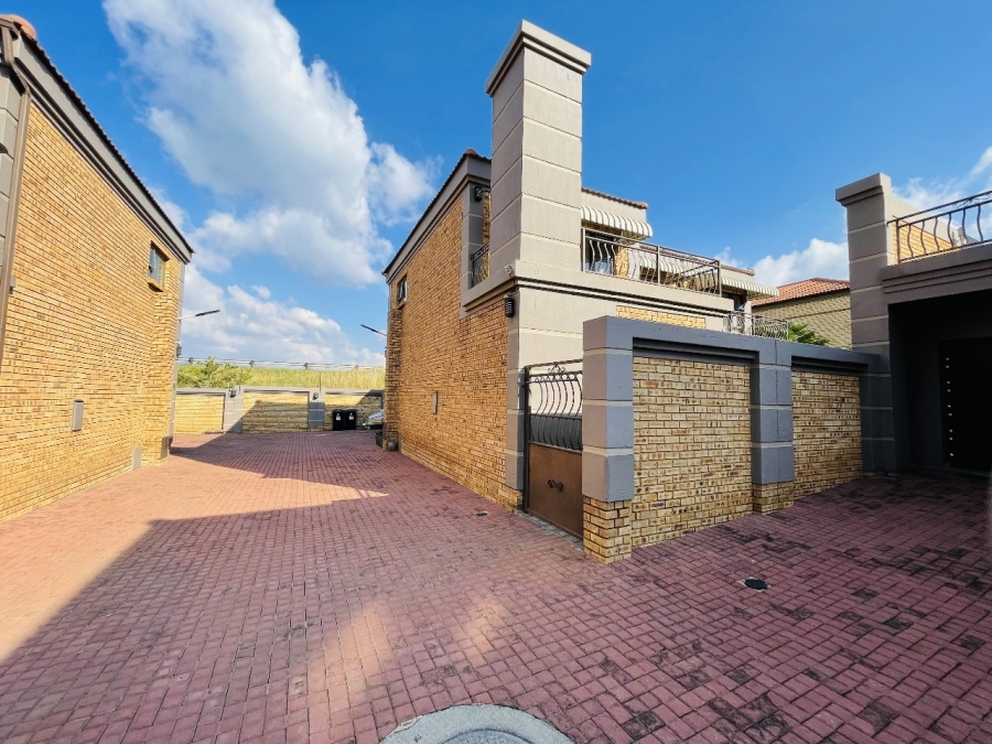 3 Bedroom Property for Sale in Meyersdal Gauteng