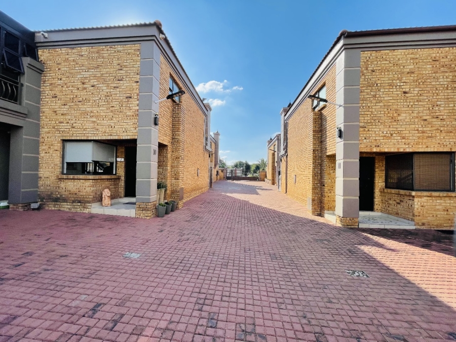 3 Bedroom Property for Sale in Meyersdal Gauteng