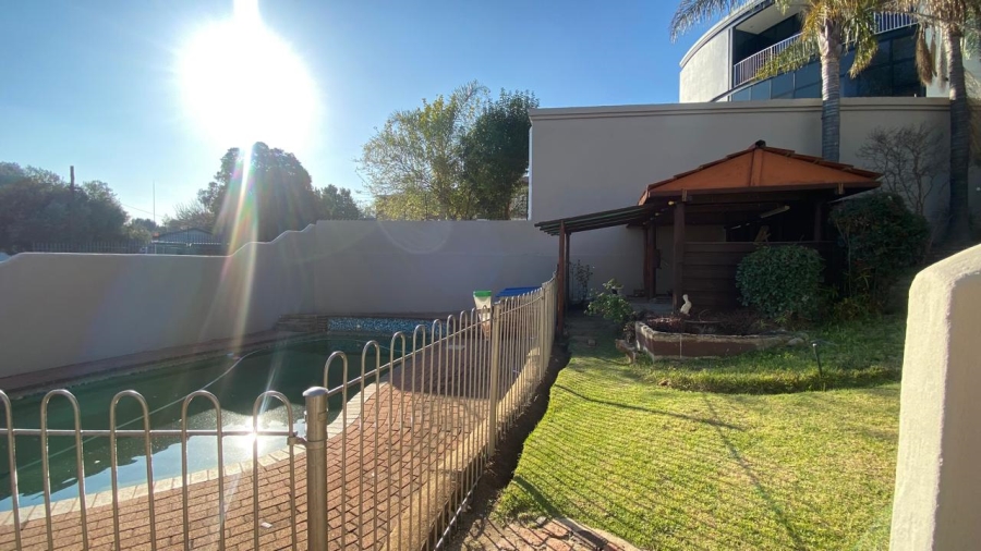 3 Bedroom Property for Sale in Oakdene Gauteng