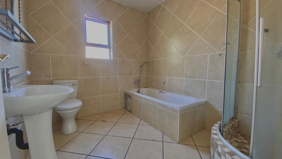 2 Bedroom Property for Sale in Mulbarton Gauteng