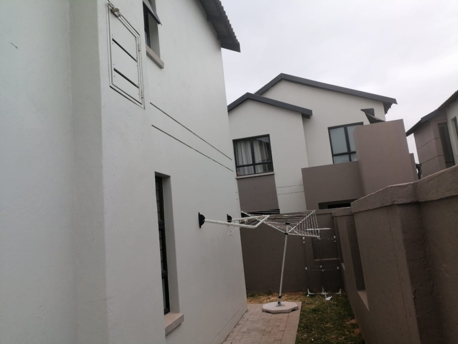 3 Bedroom Property for Sale in Cedar Lakes Gauteng