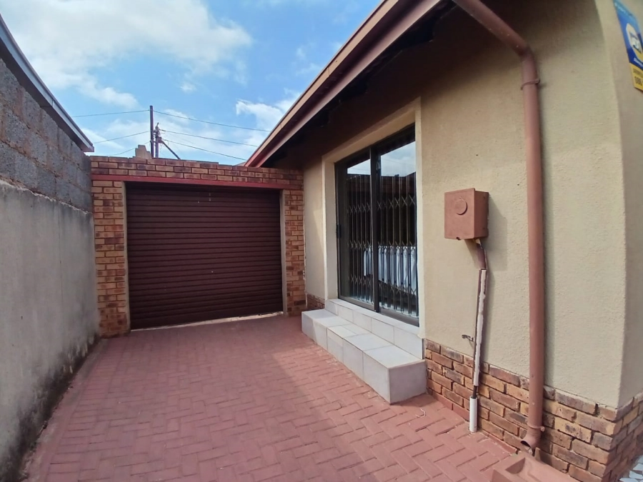 7 Bedroom Property for Sale in Pimville Zone 6 Gauteng