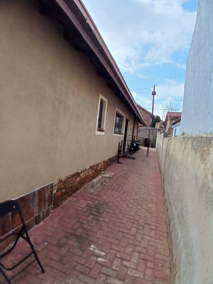 7 Bedroom Property for Sale in Pimville Zone 6 Gauteng