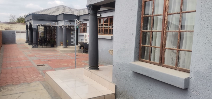 4 Bedroom Property for Sale in Soshanguve DD Gauteng