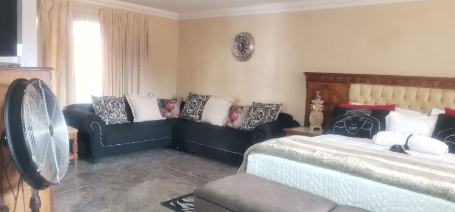 4 Bedroom Property for Sale in Soshanguve DD Gauteng