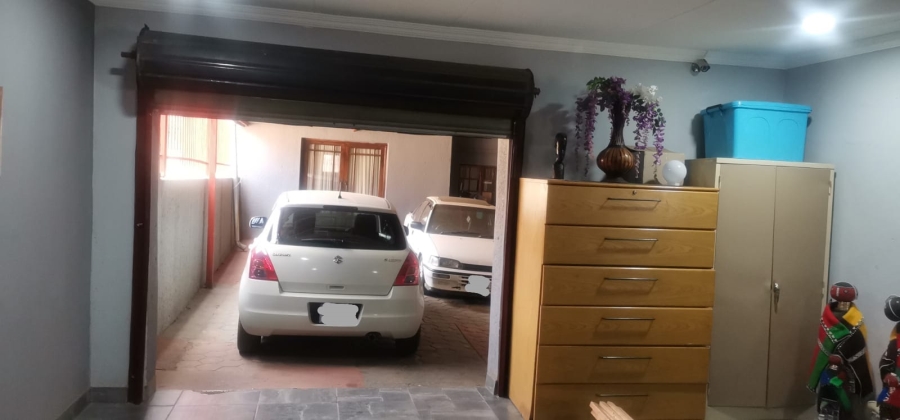 4 Bedroom Property for Sale in Soshanguve DD Gauteng