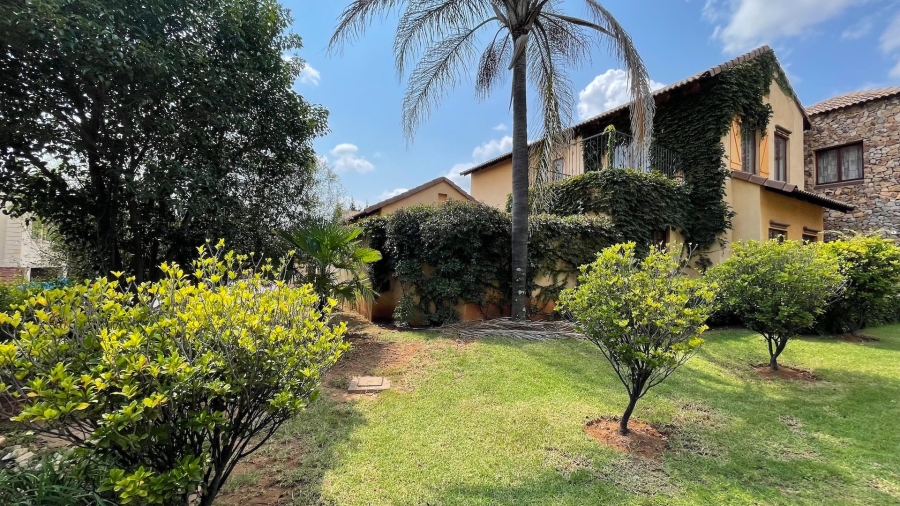 5 Bedroom Property for Sale in Die Hoewes Gauteng