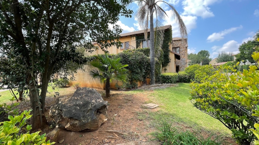 5 Bedroom Property for Sale in Die Hoewes Gauteng