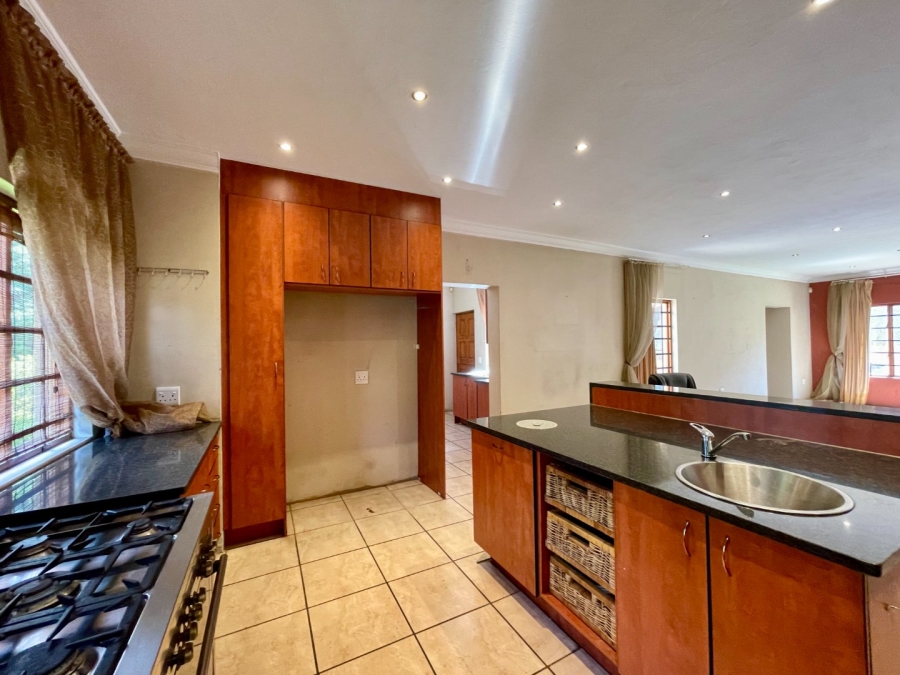 5 Bedroom Property for Sale in Die Hoewes Gauteng