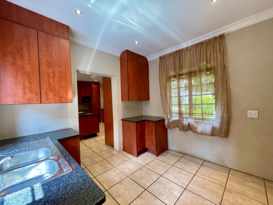 5 Bedroom Property for Sale in Die Hoewes Gauteng