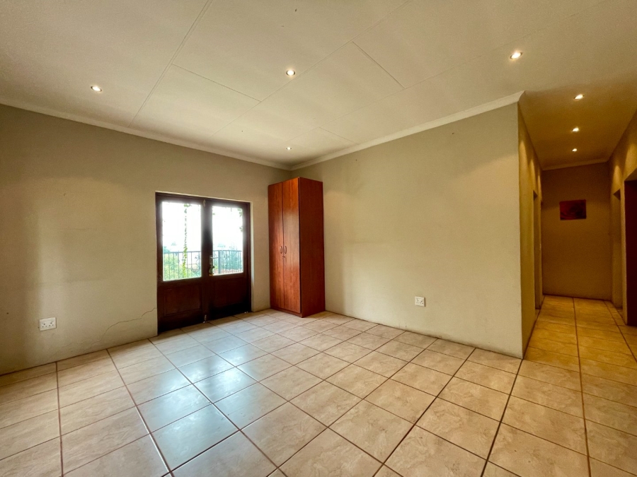 5 Bedroom Property for Sale in Die Hoewes Gauteng