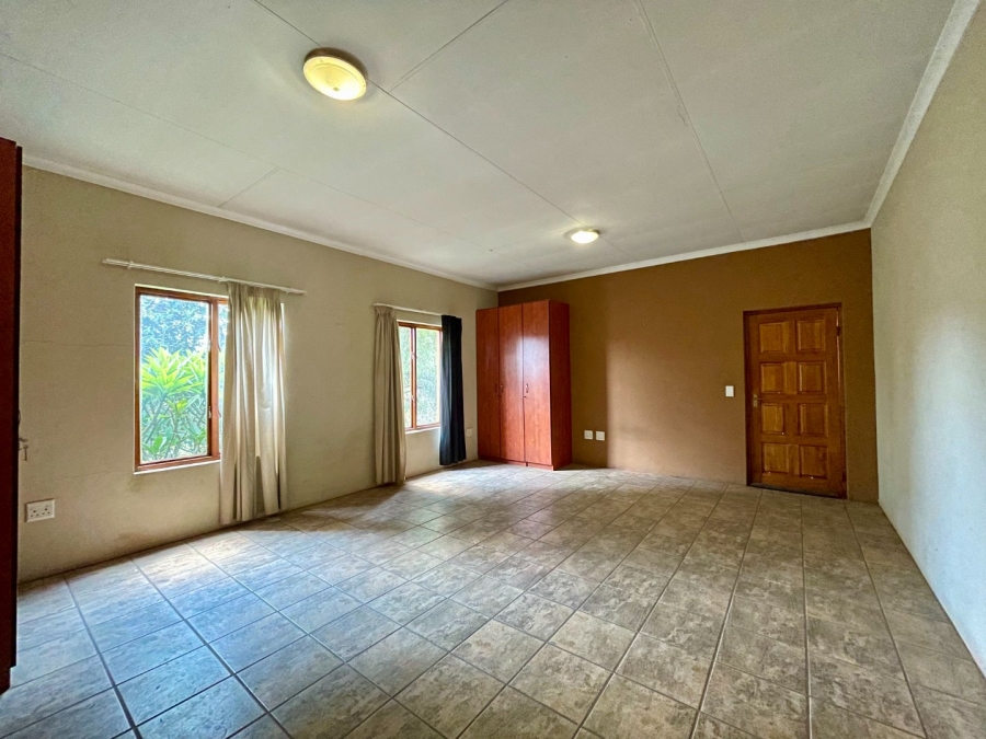 5 Bedroom Property for Sale in Die Hoewes Gauteng