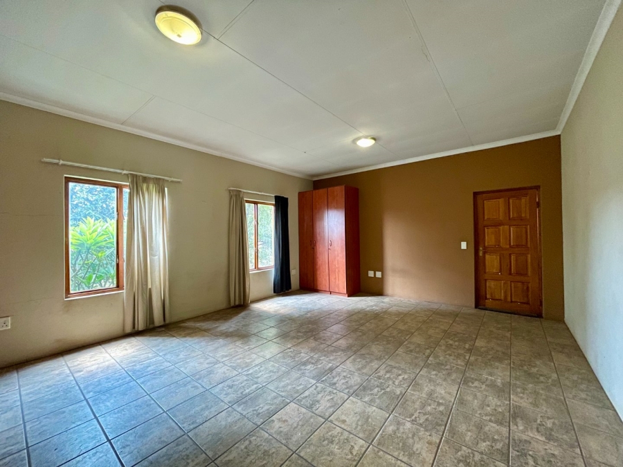 5 Bedroom Property for Sale in Die Hoewes Gauteng