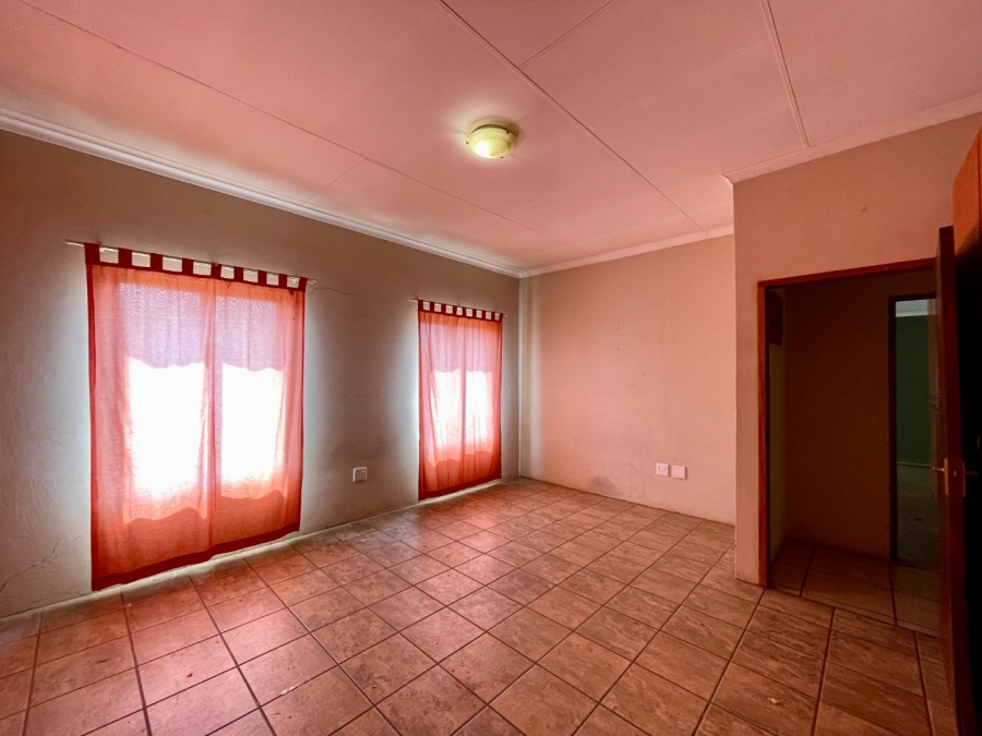 5 Bedroom Property for Sale in Die Hoewes Gauteng