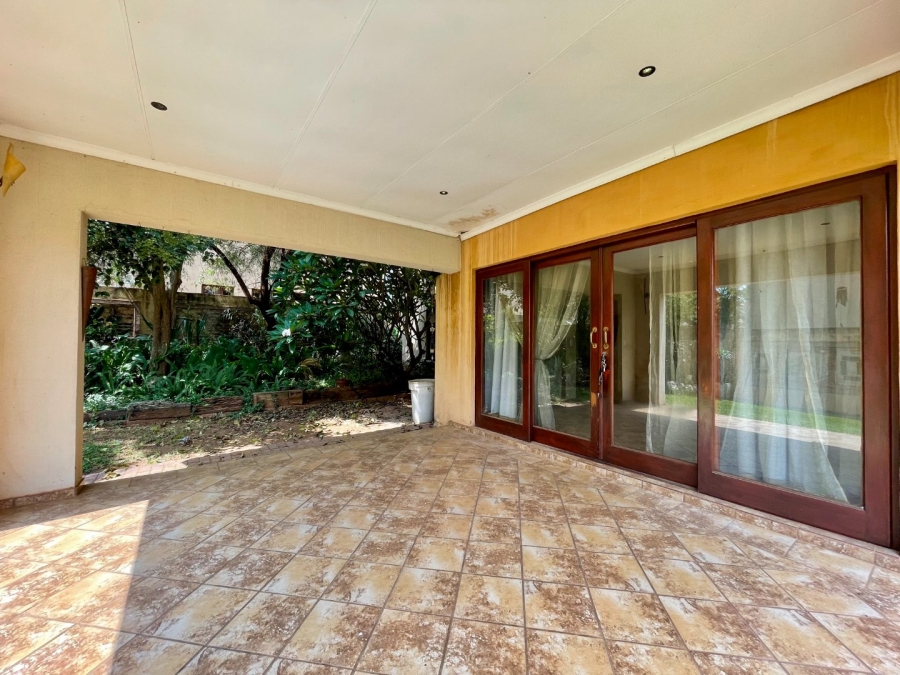 5 Bedroom Property for Sale in Die Hoewes Gauteng