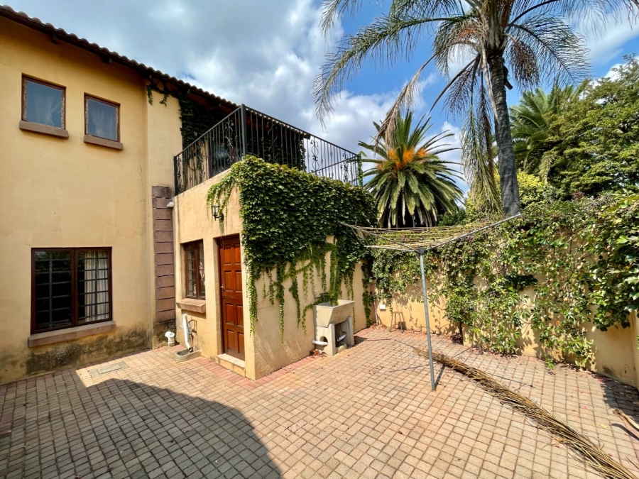 5 Bedroom Property for Sale in Die Hoewes Gauteng