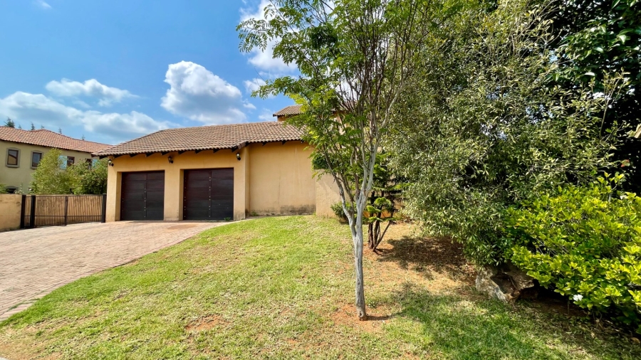 5 Bedroom Property for Sale in Die Hoewes Gauteng