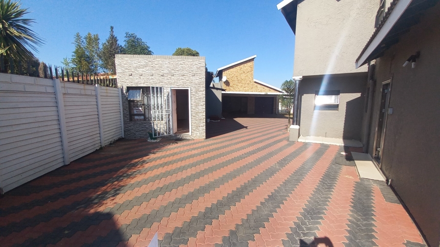 4 Bedroom Property for Sale in Mindalore Gauteng