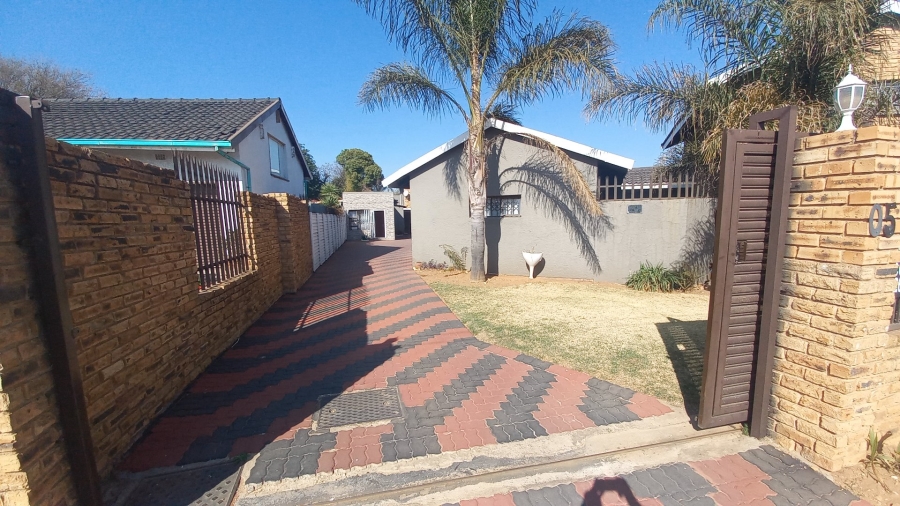 4 Bedroom Property for Sale in Mindalore Gauteng