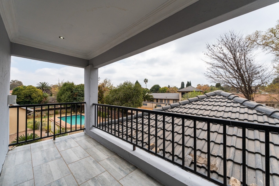 6 Bedroom Property for Sale in Fleurhof Gauteng