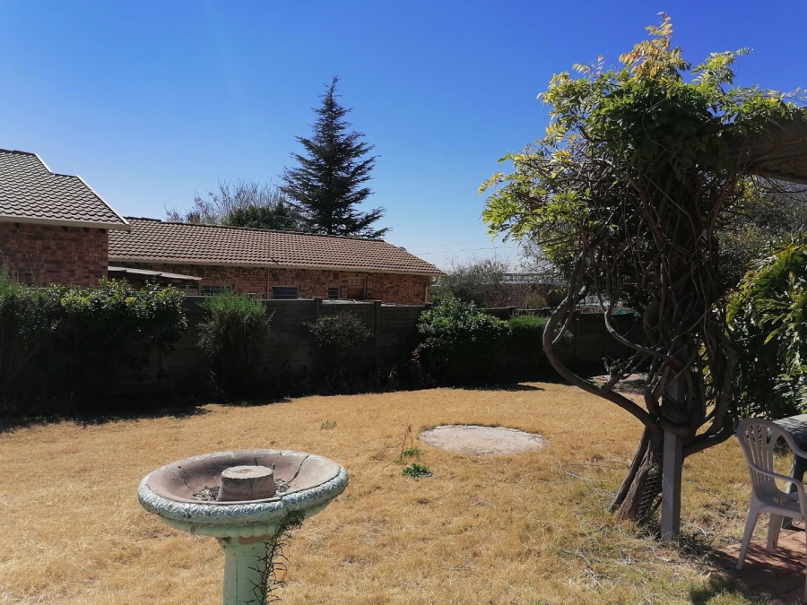 To Let 2 Bedroom Property for Rent in North Riding Gauteng