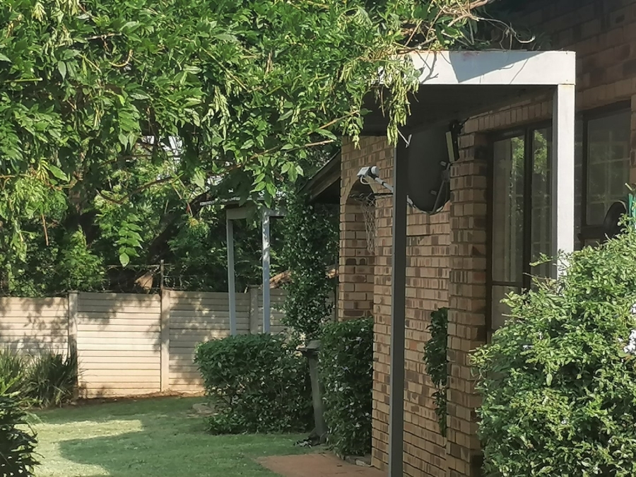 To Let 2 Bedroom Property for Rent in North Riding Gauteng