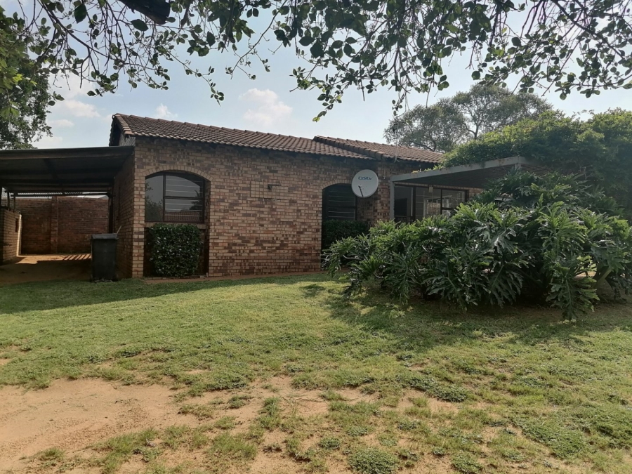 To Let 2 Bedroom Property for Rent in North Riding Gauteng