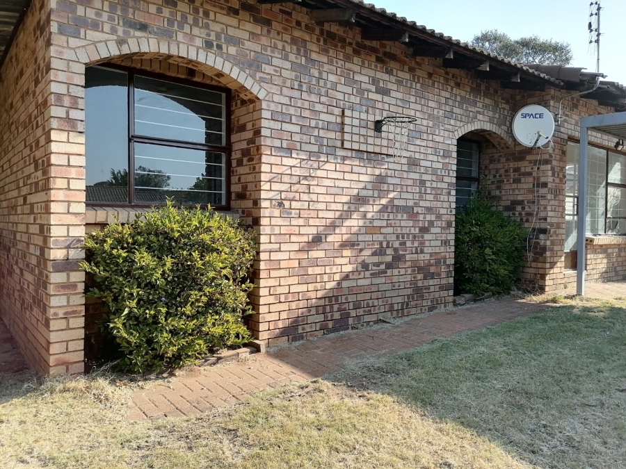 To Let 2 Bedroom Property for Rent in North Riding Gauteng