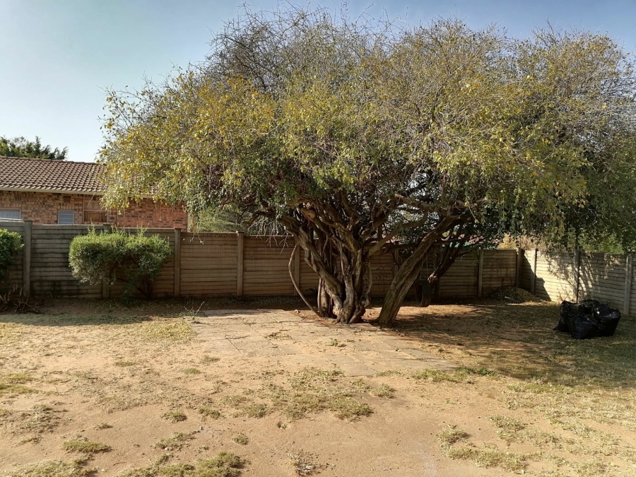 To Let 2 Bedroom Property for Rent in North Riding Gauteng