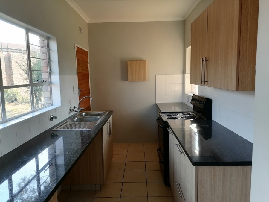 To Let 2 Bedroom Property for Rent in North Riding Gauteng