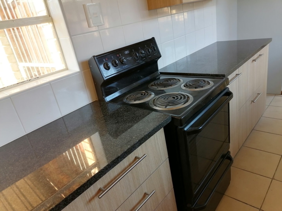 To Let 2 Bedroom Property for Rent in North Riding Gauteng