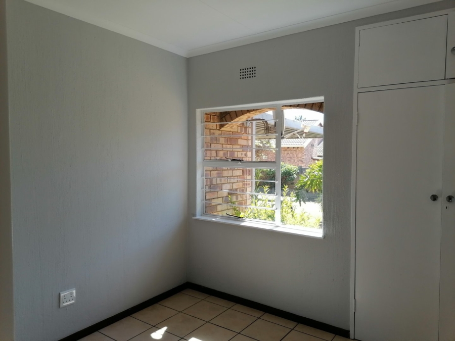 To Let 2 Bedroom Property for Rent in North Riding Gauteng