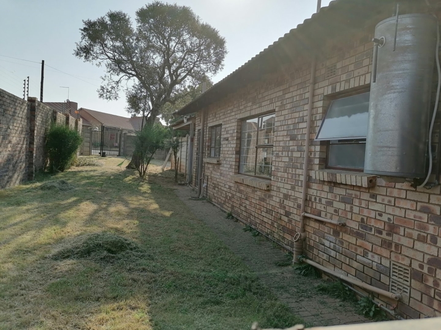 To Let 2 Bedroom Property for Rent in North Riding Gauteng