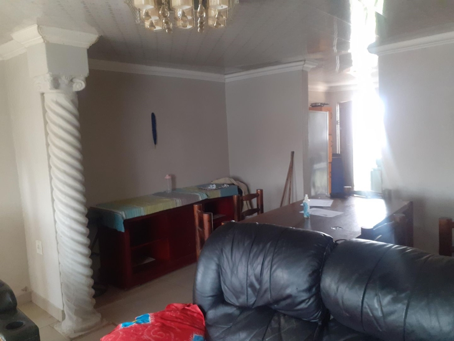 2 Bedroom Property for Sale in Palm Springs Gauteng