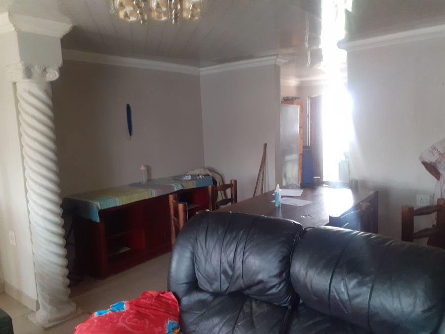 2 Bedroom Property for Sale in Palm Springs Gauteng