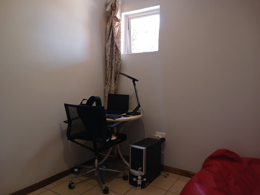 To Let 2 Bedroom Property for Rent in Esther Park Gauteng