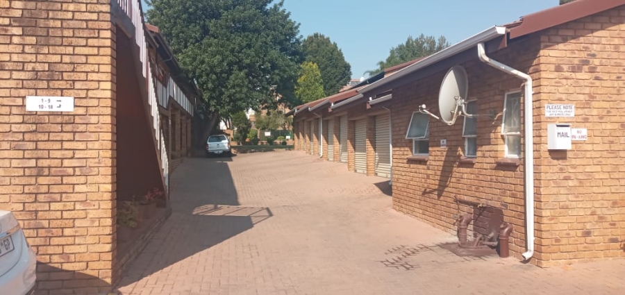 To Let 2 Bedroom Property for Rent in Ferndale Gauteng