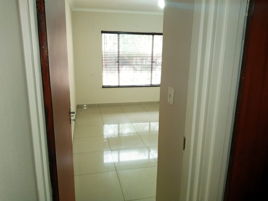 To Let 2 Bedroom Property for Rent in Ferndale Gauteng