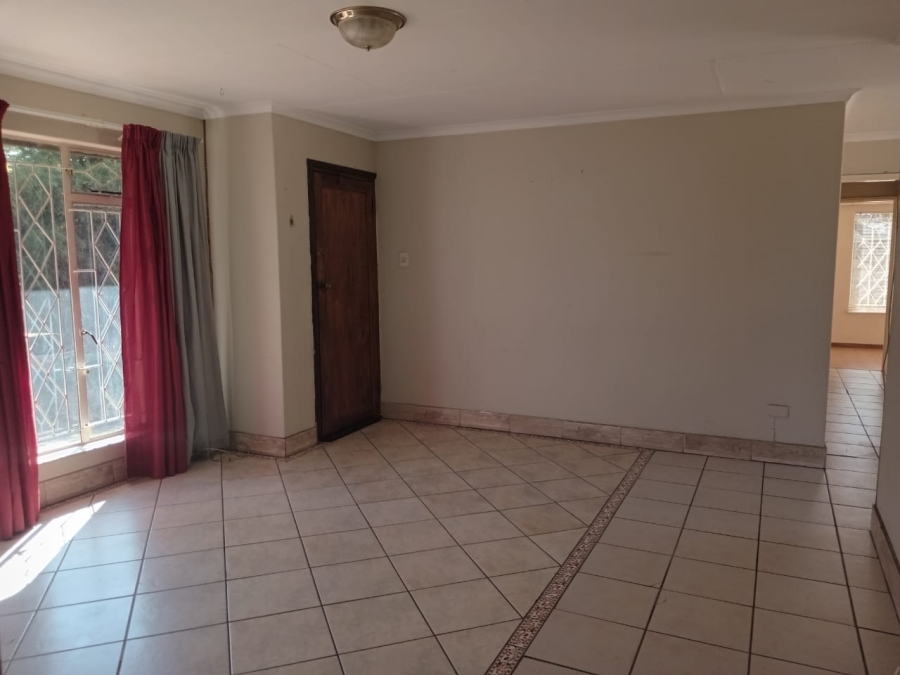 4 Bedroom Property for Sale in Crystal Park Gauteng