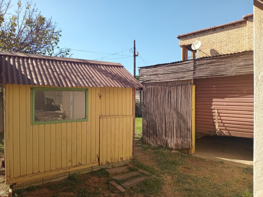 4 Bedroom Property for Sale in Crystal Park Gauteng