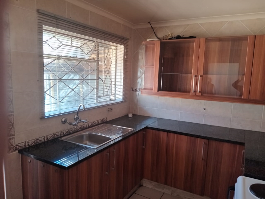 4 Bedroom Property for Sale in Crystal Park Gauteng