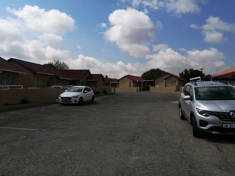 2 Bedroom Property for Sale in Ormonde Gauteng