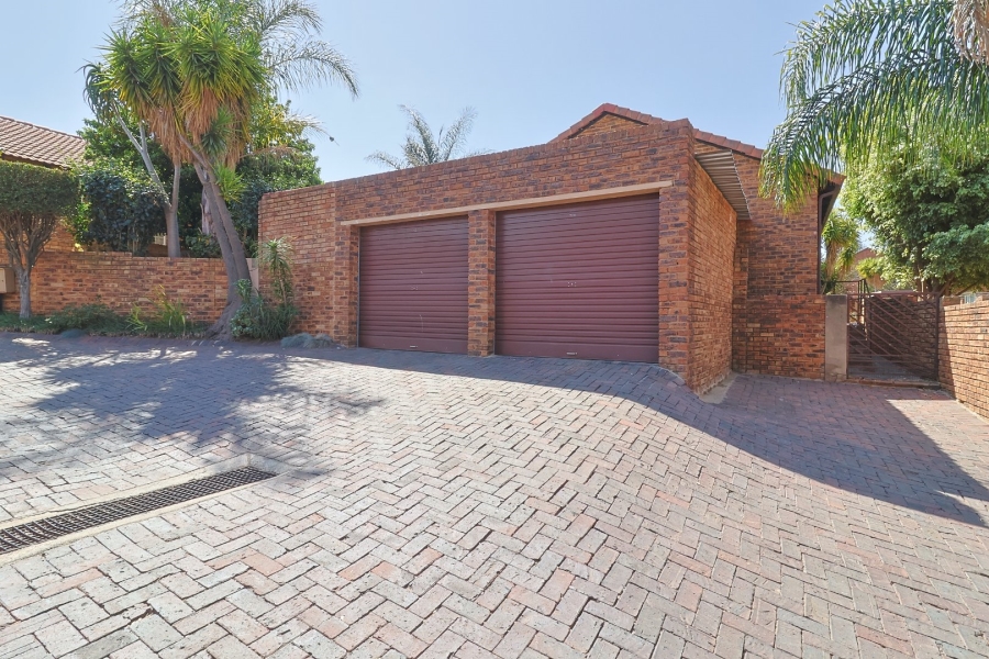 2 Bedroom Property for Sale in Wilgeheuwel Gauteng