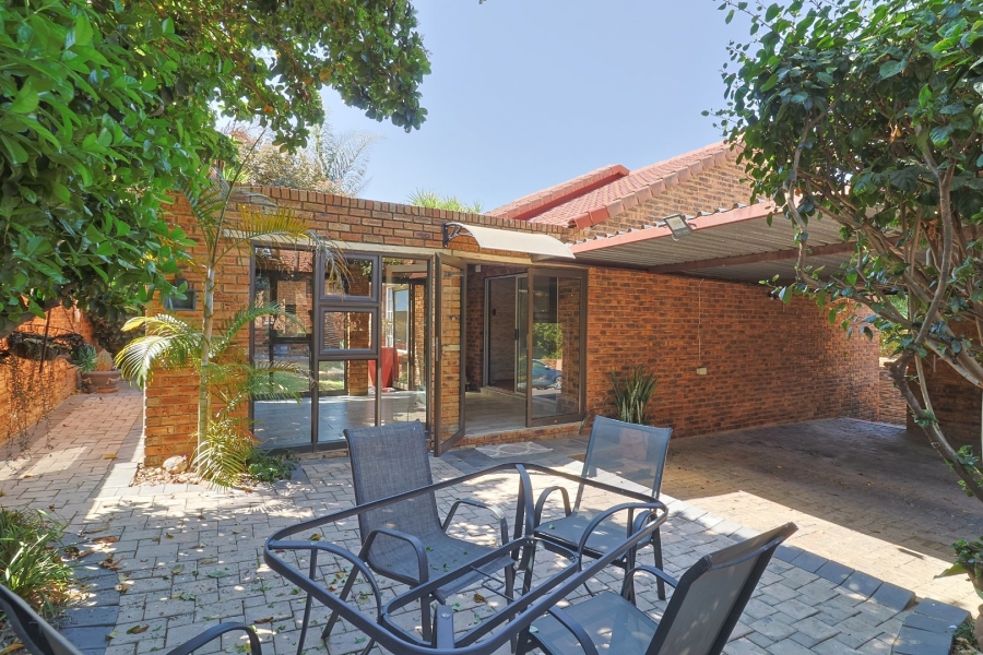 2 Bedroom Property for Sale in Wilgeheuwel Gauteng